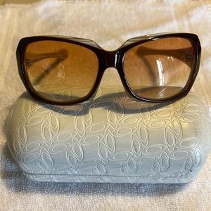 Oakley women sunglasses with case and pouch.